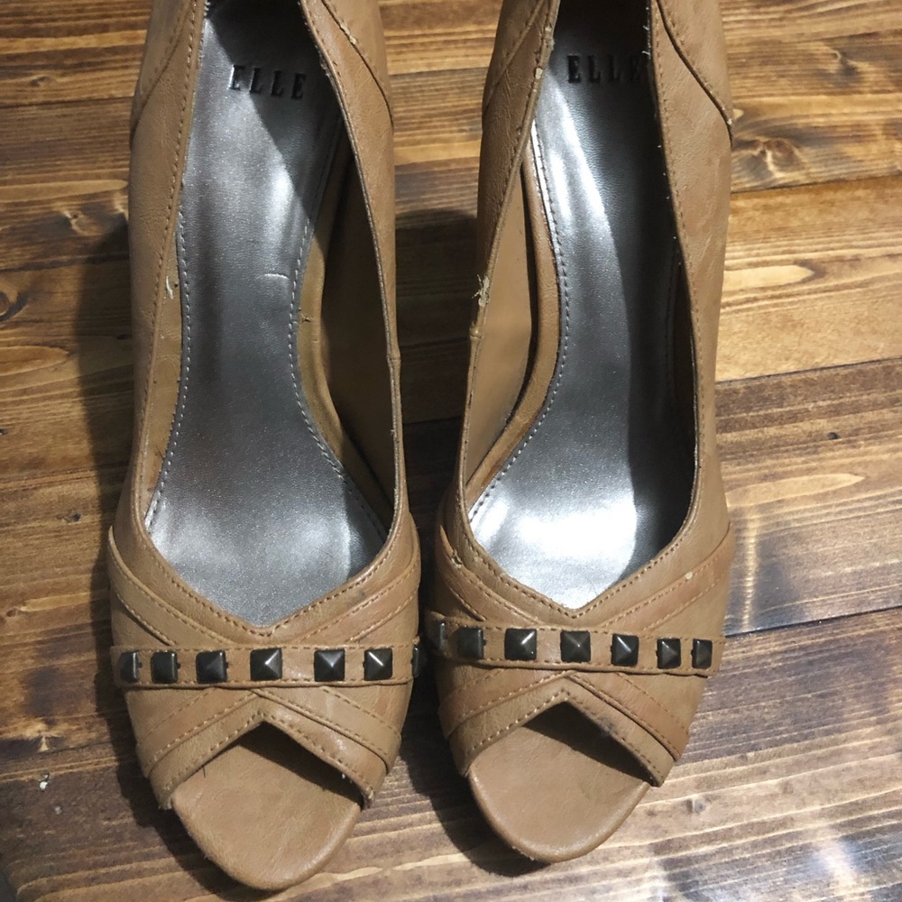 Tan heels